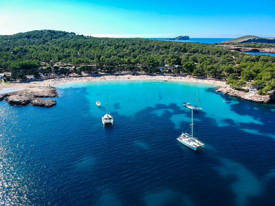 Dónde alojarse en Ibiza: mejores zonas, hoteles y apartamentos donde dormir