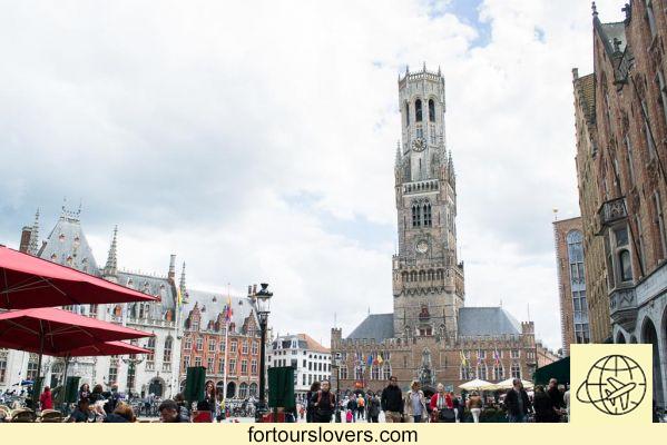 By train from Brussels to Bruges with the weekend ticket paying half price