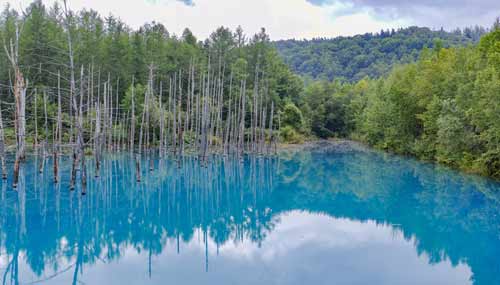 Japão, o lago encantado que muda de cor