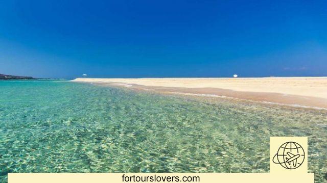 Grecia, la isla de las Cícladas con las playas más azules