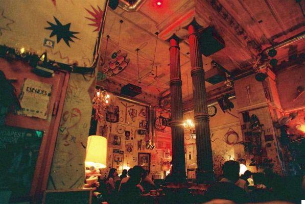 Os melhores pubs em ruínas de Budapeste e onde encontrá-los [com o MAP]