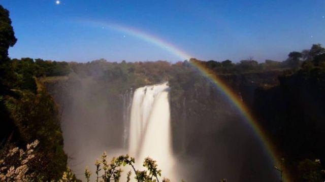 O melhor lugar do mundo para admirar um arco-íris lunar está localizado na África