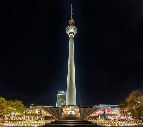 Visite a Torre de TV de Berlim: horários, preços dos ingressos e como chegar lá