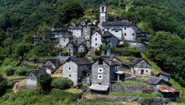 Corippo, le village suisse transformé en hôtel