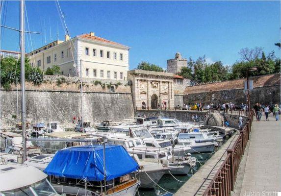 Zadar, que voir et que faire dans la ville de saluer le soleil