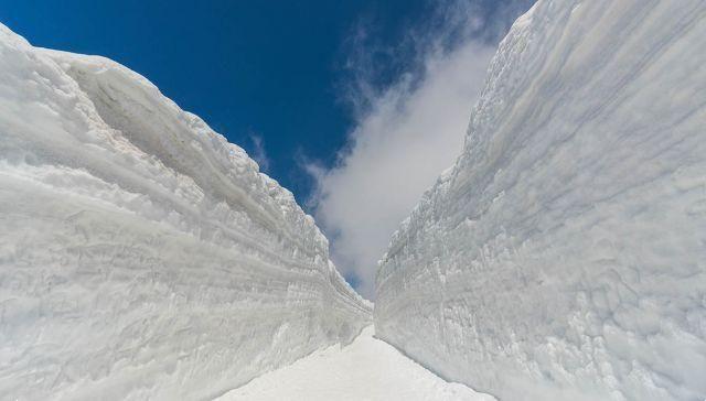 37 kilometers between walls of snow: the roof of Japan is spectacular