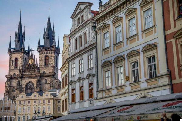 Le vieux quartier de Prague et le templier sans tête