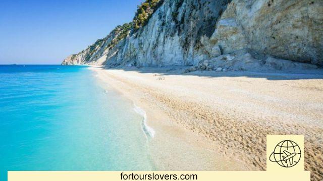 Praia de Egremni, uma das mais espetaculares da Grécia