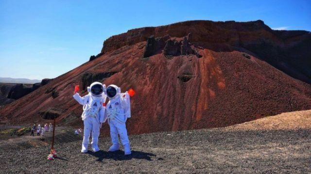 Travelers land on the Moon. In reality it is a volcanic park