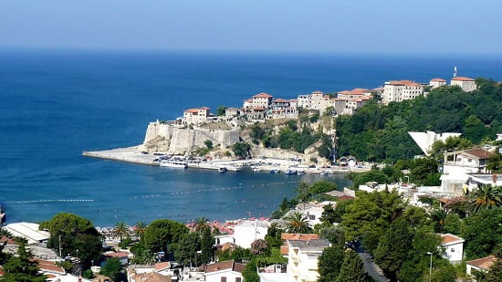 Ulcinj y Velika Plaza beach, para unas asequibles vacaciones de playa en Montenegro