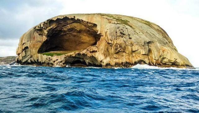 Skull Rock: in Australia, the rock that resembles a skull