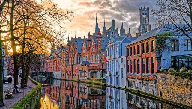 Bruges: beer, mussels and chips