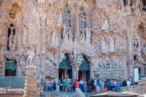 Torres da Sagrada Família: seu guia completo