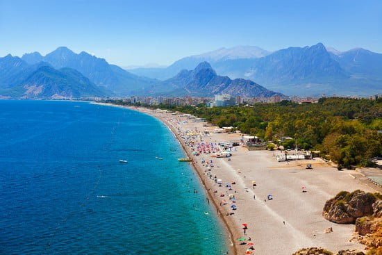 Antalya, para férias na praia na costa sul da Turquia