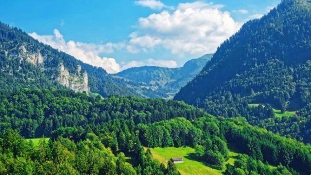En Suiza, Charmey es el punto de partida ideal para viajes a los Alpes.