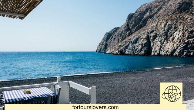 As praias a não perder durante as suas férias em Santorini