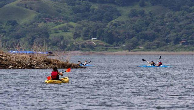 En Costa Rica hay una Atlántida escondida bajo el lago
