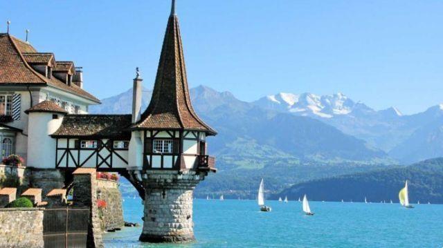 Oberhofen es el pueblo más bonito de Suiza