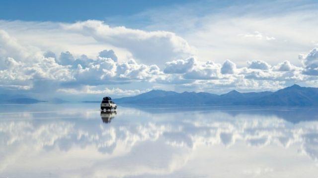 El lago más bonito del mundo es un espejo en el que reflejarse