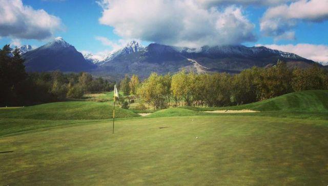 The most spectacular golf course? It is located in the heart of bear country