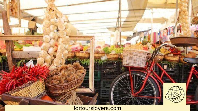 Os mais belos mercados históricos da Itália e o que comprar.