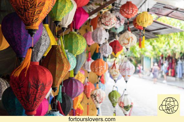 Hoi An in Vietnam: the romantic (and touristic) city of lanterns