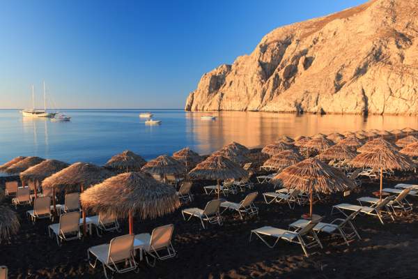 As melhores praias de Santorini e como alcançá-las