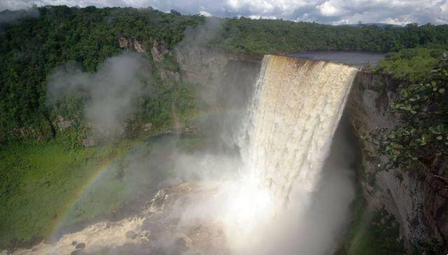 Comment se rendre aux chutes de Kaieteur, en Guyane, et que voir dans les environs