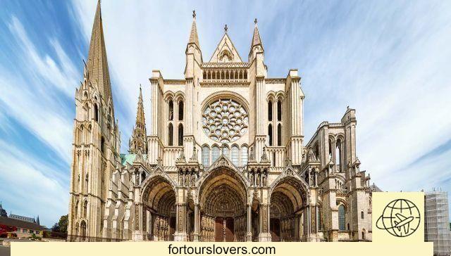As catedrais da França seguem o desenho do céu. Cada um corresponde a uma estrela.