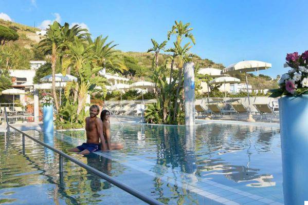 Les 5 plus beaux spas et thermes naturels d'Ischia avec les heures d'ouverture, les prix et les informations.