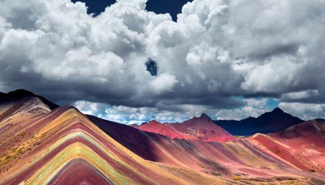 Like in a painting: the mountain that stole the colors from the rainbow