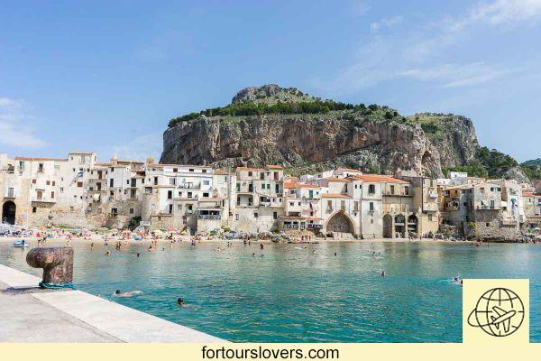 What to see in Cefalù, a walking itinerary in the Arab-Norman city