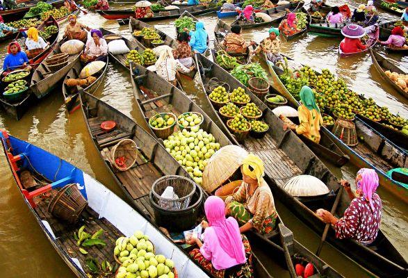 Floating markets, from Thailand to Vietnam