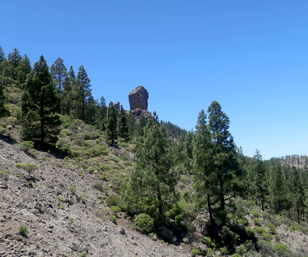 Where to find Roque Nublo, Gran Canaria: routes and excursions