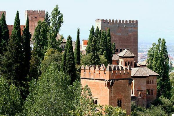 How to visit the Alhambra in Granada: timetables and tickets