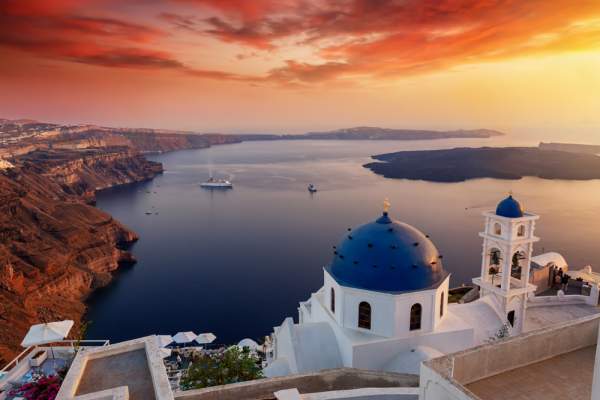 Where to Stay in Santorini In 2021 - Complete Guide