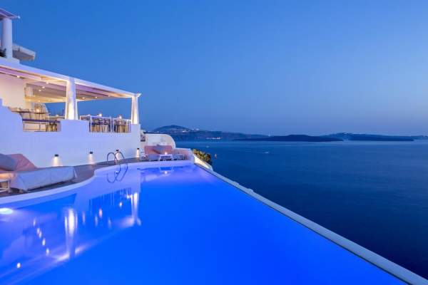 Where to Stay in Santorini In 2021 - Complete Guide