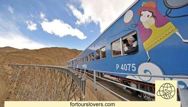 In Argentina, a bordo del Tren de las Nubes