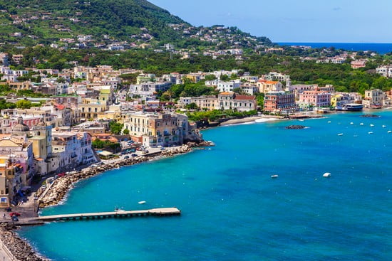 Dónde alojarse en Ischia: las mejores zonas y lugares para dormir en la isla