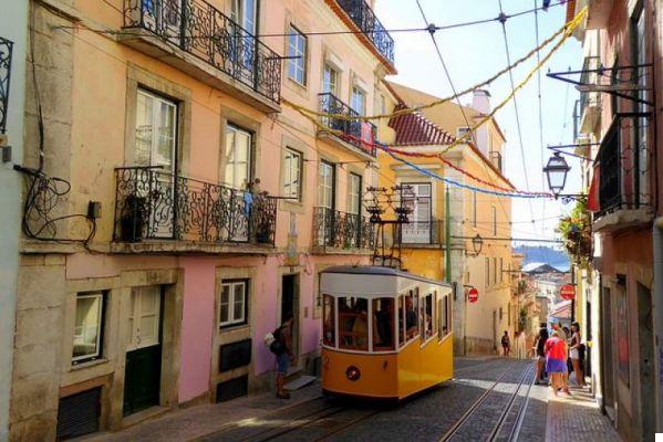 What to See in Lisbon in 3 Days (Sintra included!)